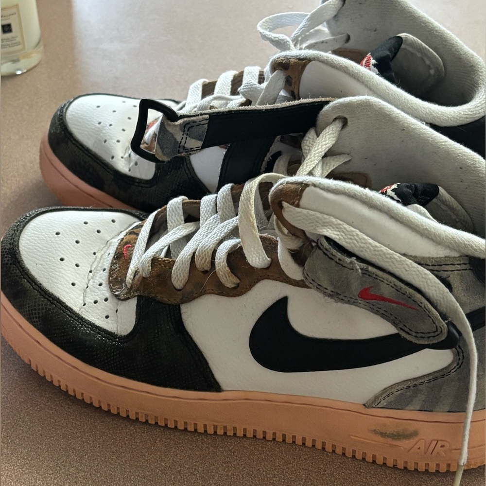 Women’s nike Air Force 1 mid tunnel walk women’s size 8.5 with flaws